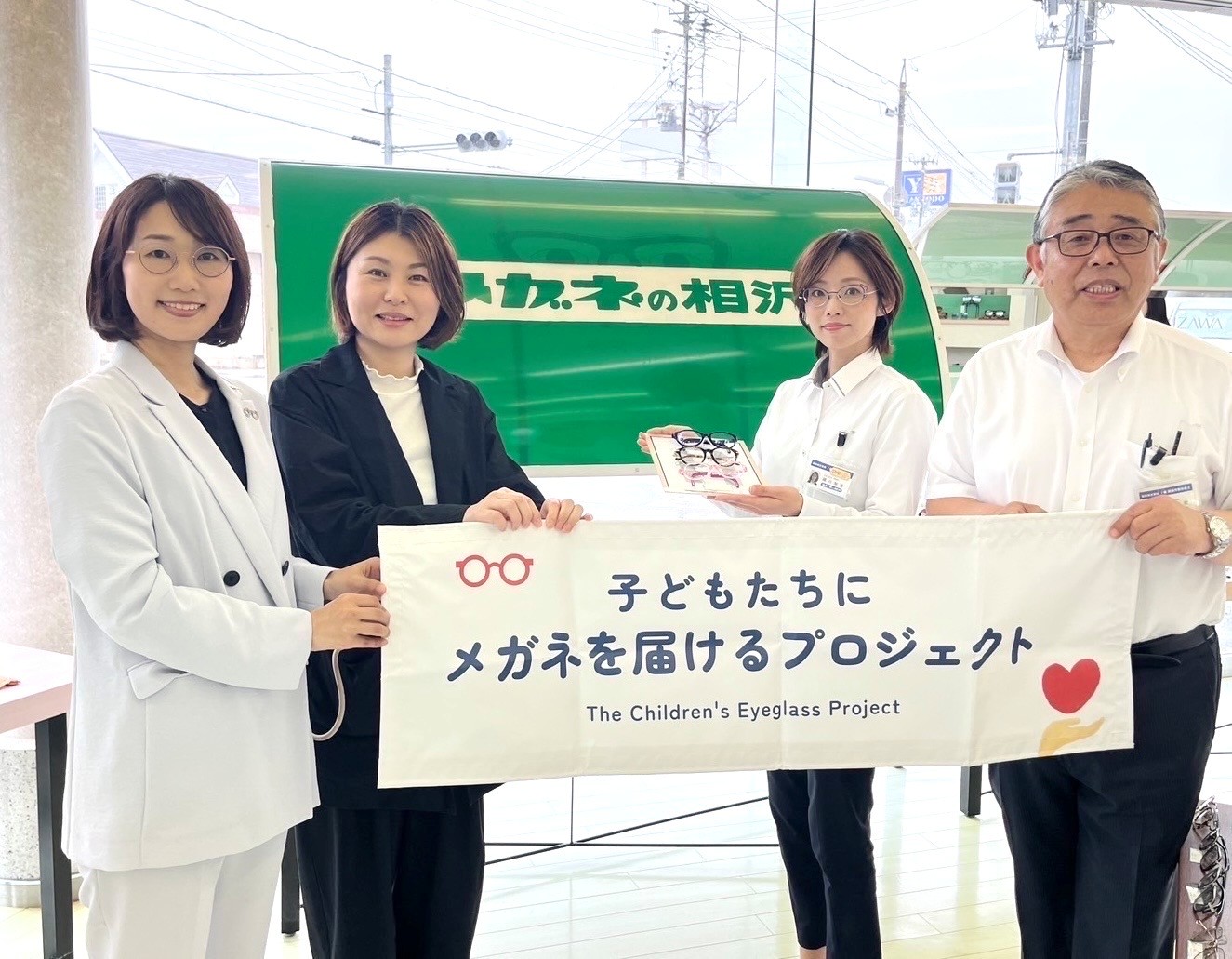 ウィメンズアイ理事とメガネの相沢のスタッフ メガネの相沢 気仙沼田中前店にて
