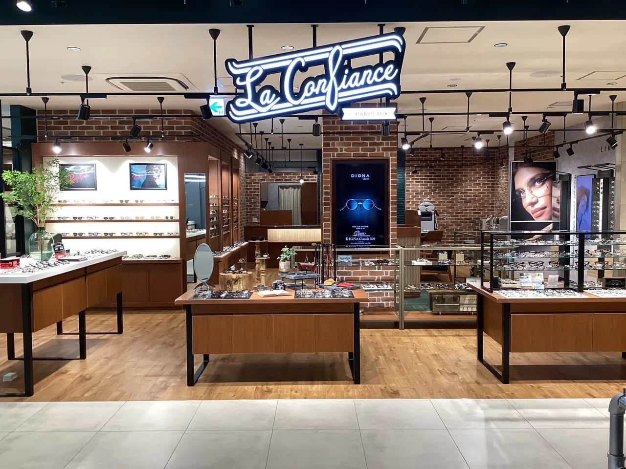 パリミキ La Confiance by Paris Miki ONE FUKUOKA BLDG.店 外観