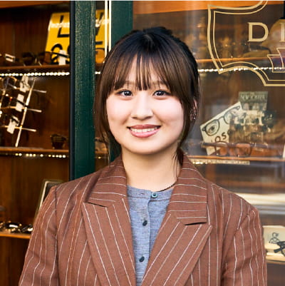店舗スタッフ 2024年入社 坪山さん