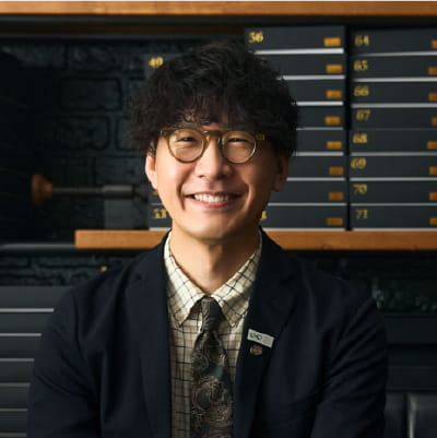 店長 2014年入社 上岡さん