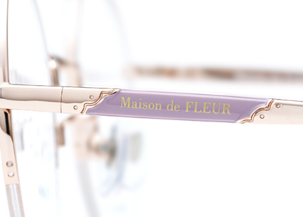 ボストンシェイプのメタルナイロールフレーム。