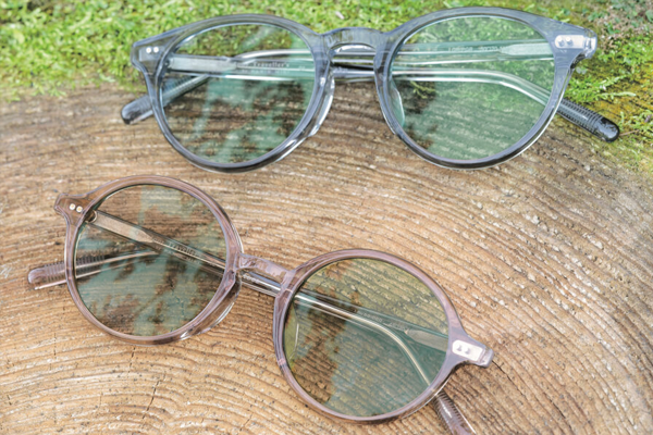 山でも街でも、お出かけにはサングラスを。人気コラボにこの春、新色が登場！