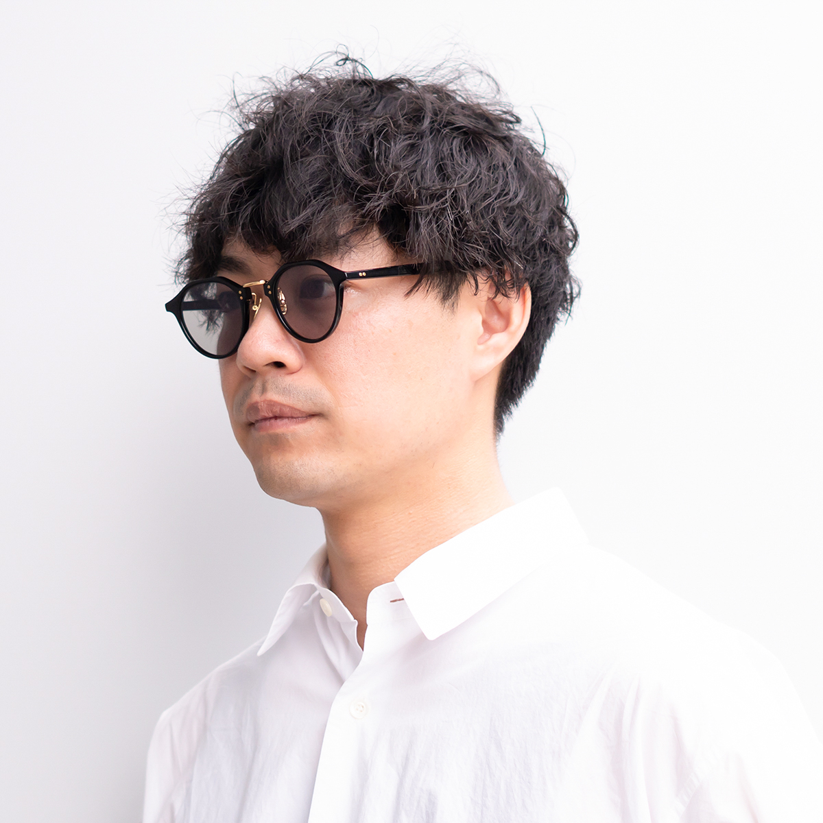 シャイニーブラック/ゴールド/グレー