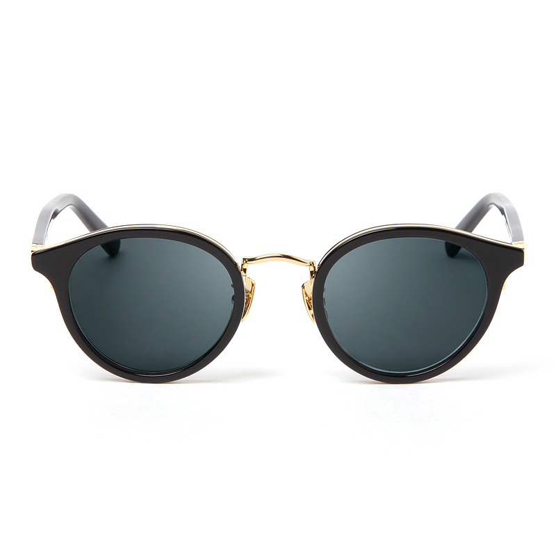 シャイニーブラック