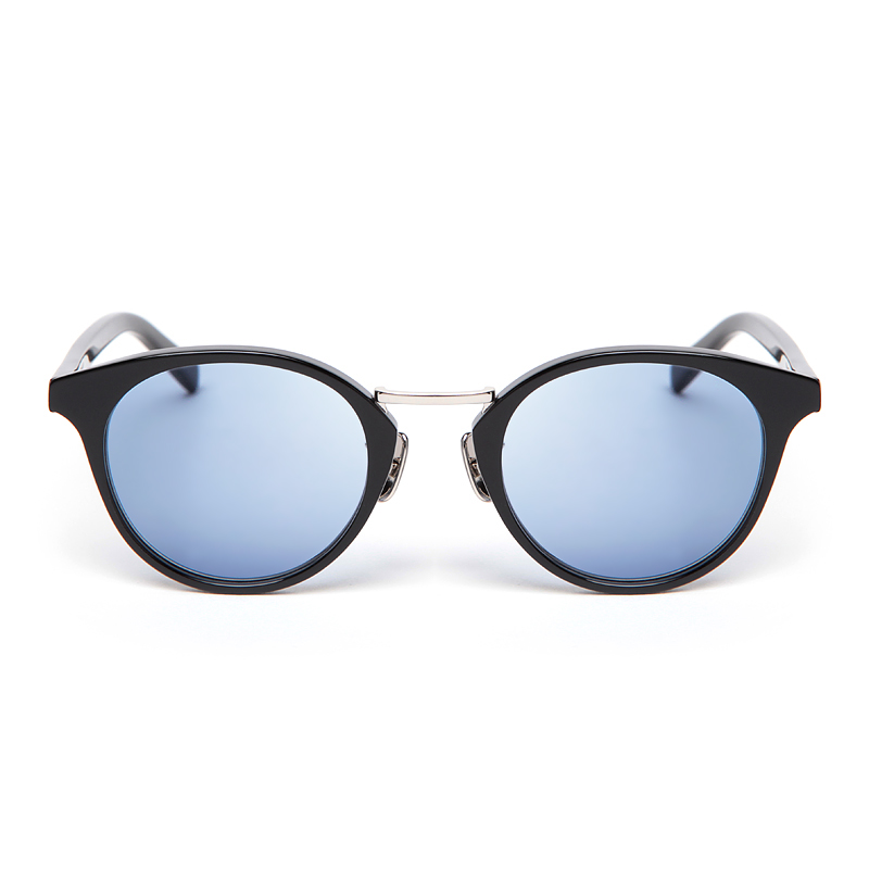 シャイニーブラック/シルバー/ライトブルー