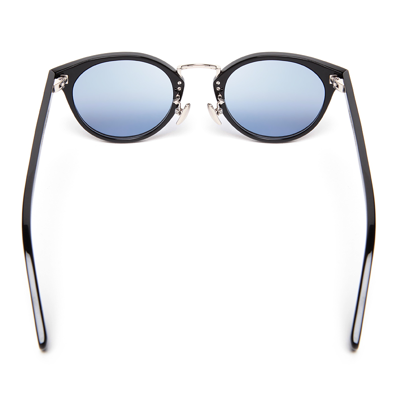 シャイニーブラック/シルバー/ライトブルー