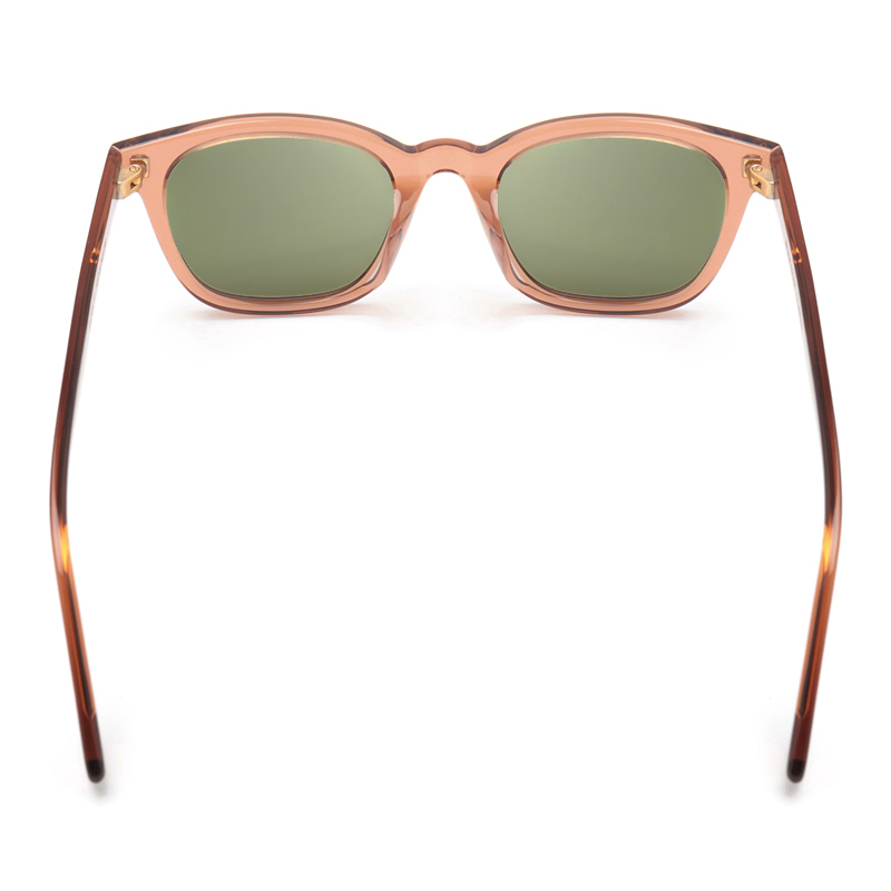 クリアブラウン