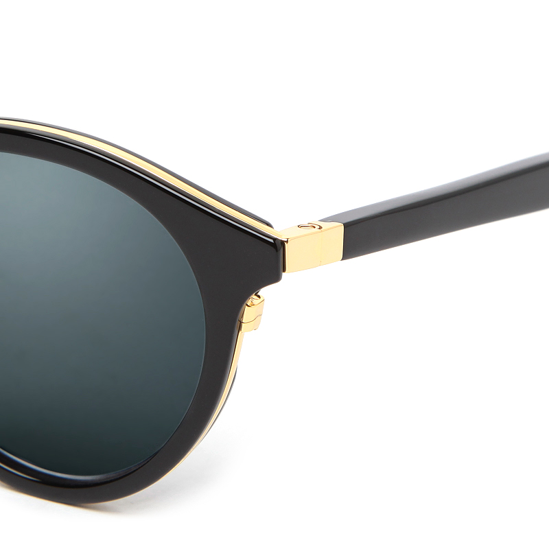 シャイニーブラック