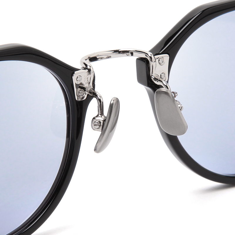 シャイニーブラック/シルバー/ライトブルー