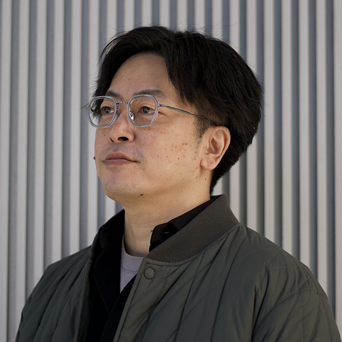 0568 ガンメタル/クリアグレー