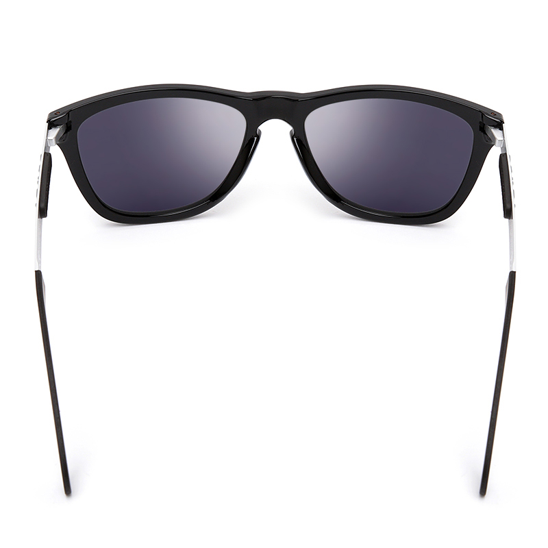 ポリッシュドブラック