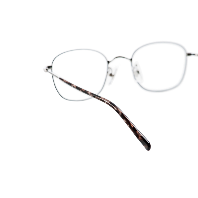 ホワイトゴールド/ブラウン