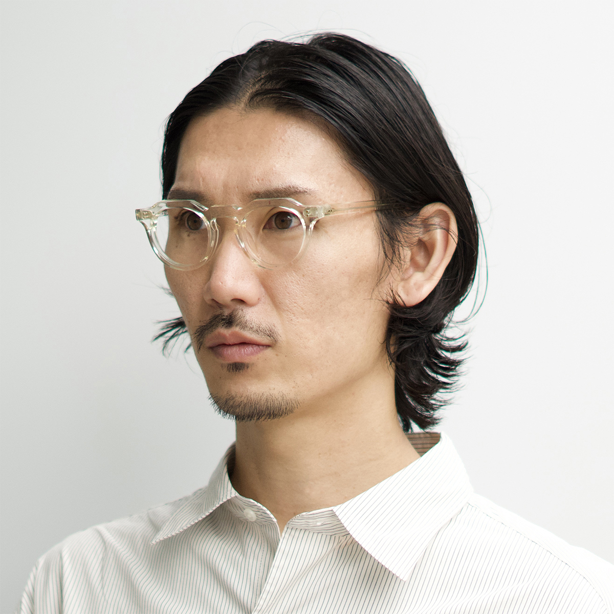 ライトイエロー