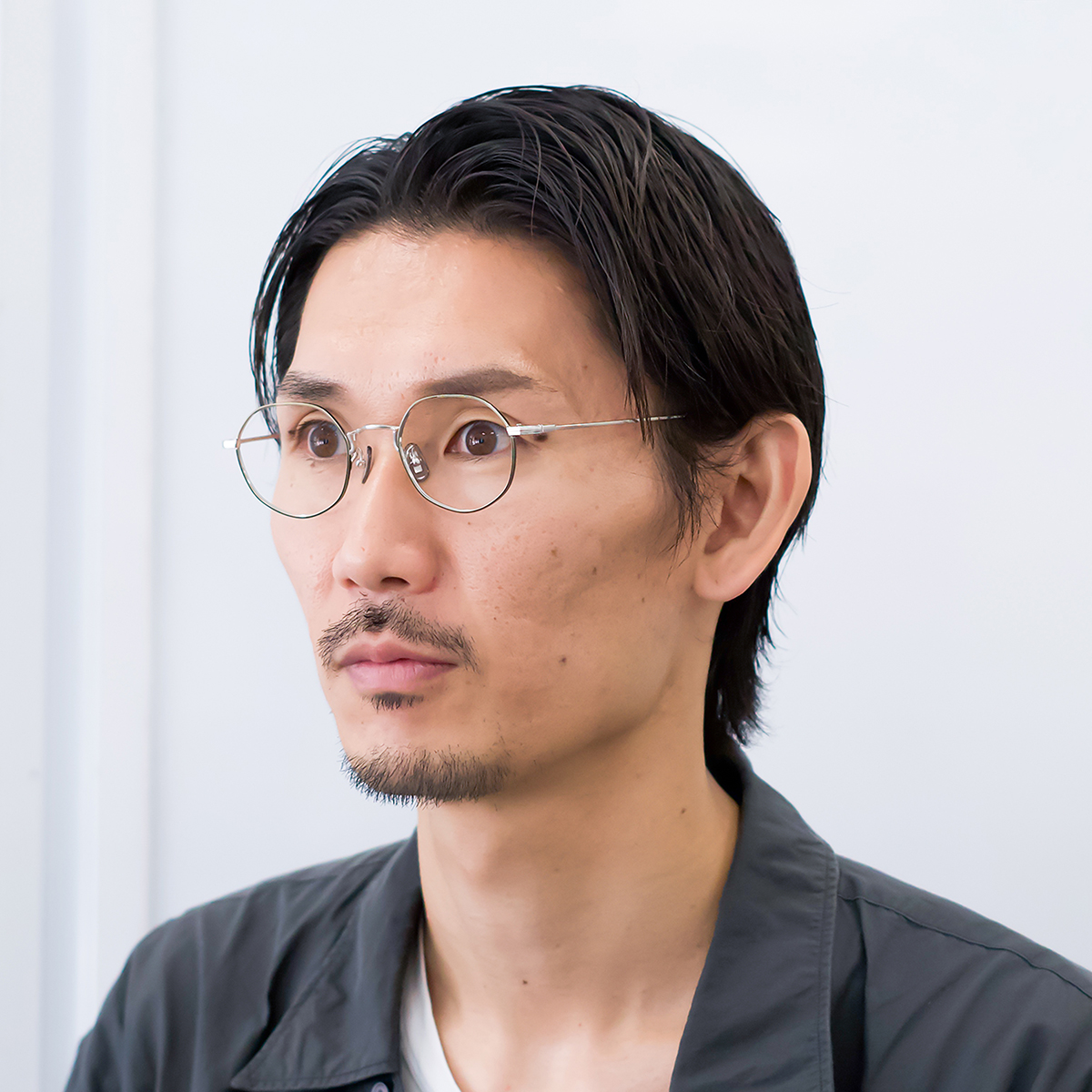 シルバーマット/オリーブ 48