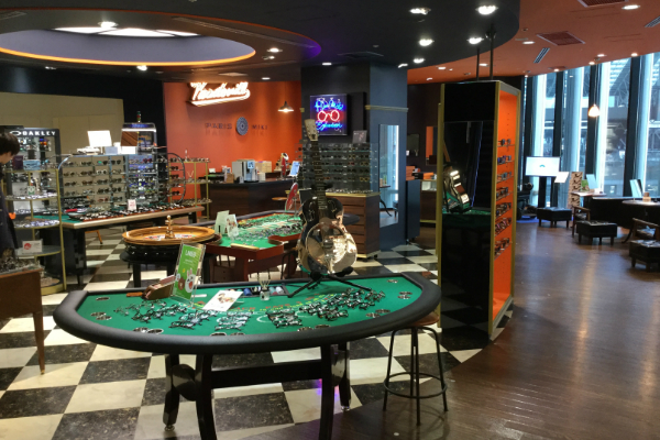 幅広いジャンルの品揃えが自慢のサングラス店【梅田編】