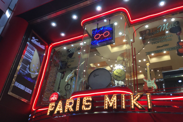 サングラス探しをお手伝い！「パリミキ広島本通店」