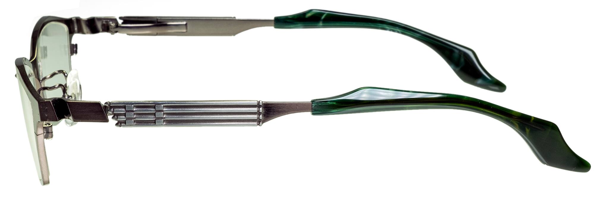 進撃の巨人 の世界観をイメージして制作されたコラボ眼鏡が登場 Feature ー特集ー パリミキ メガネの三城