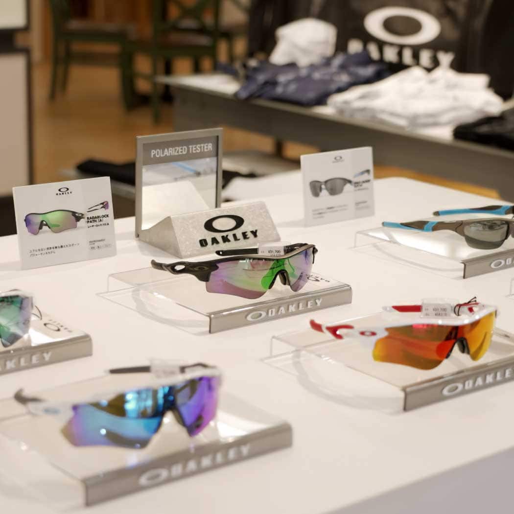 プロスポーツ選手も愛用するOAKLEYのスポーツウェアを岡山駅前店