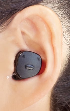 Insio Charge & AX 耳あな型　装着イメージ